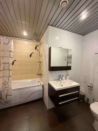 Гостиница  Европейская Сургут Номер полулюкс с 1 двуспальной кроватью #9-5