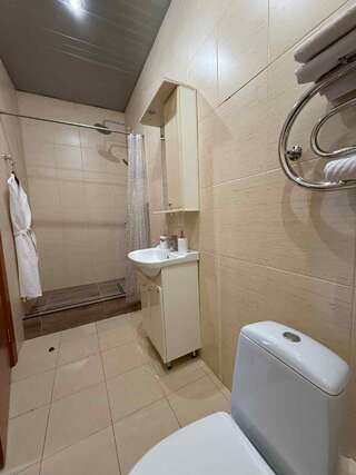 Гостиница  Европейская Сургут Номер полулюкс с 1 двуспальной кроватью #4-4