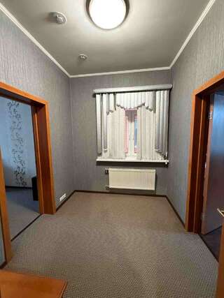 Гостиница  Европейская Сургут Номер люкс с 1 двуспальной кроватью 5,10-11