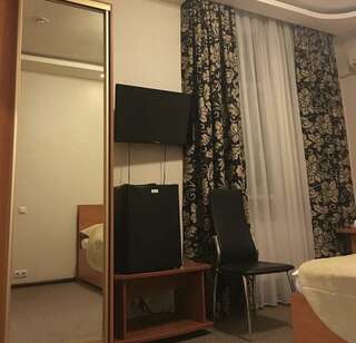 Гостиница  Европейская Сургут Номер полулюкс с 1 двуспальной кроватью #6-3