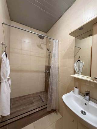 Гостиница  Европейская Сургут Номер полулюкс с 1 односпальной кроватью #1-5