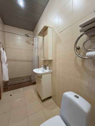 Гостиница  Европейская Сургут Номер люкс с 1 двуспальной кроватью #8-5